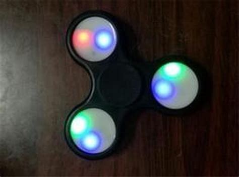 Fidget Spinner Met 3 LED Lampjes Zwart Bol