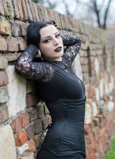 Pin By Rhaine On Feminine Style Hot Goth Girls Goth Beauty Goth Women