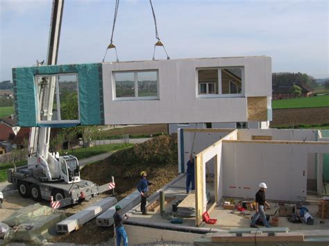 File:Prefabricated house construction.jpg - Wikimedia Commons