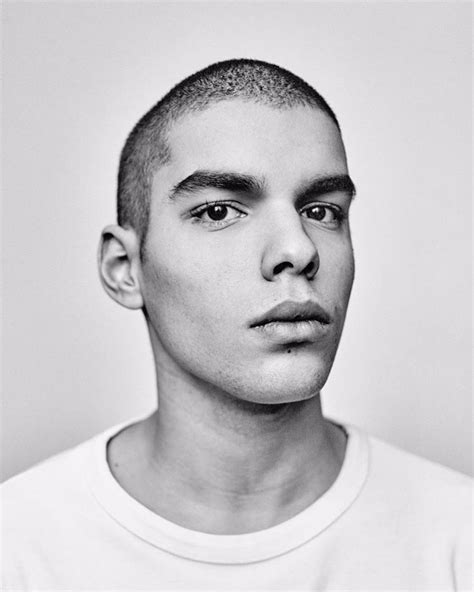 Potret Sami Outalbali Pemeran Rahim Dalam Serial Sex Education S