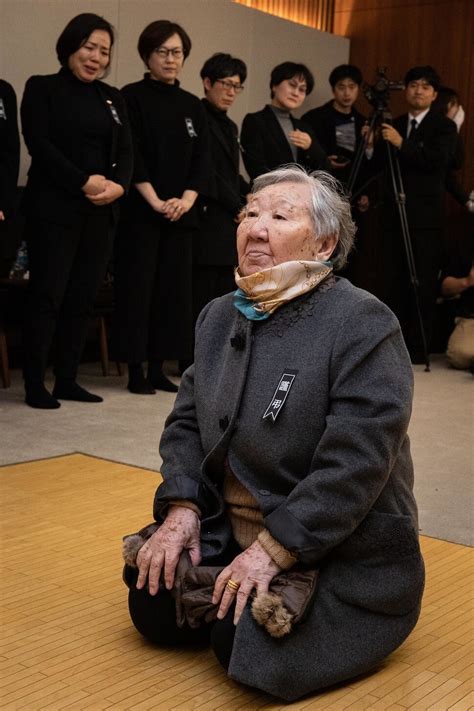 [photo] Close Friend And Comfort Woman Survivor Gil Won Ok Bids