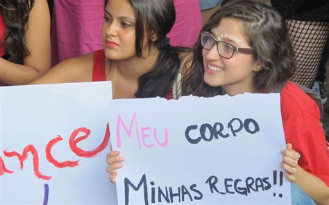 Mulheres dançam em protesto contra violência em São Paulo fotos em