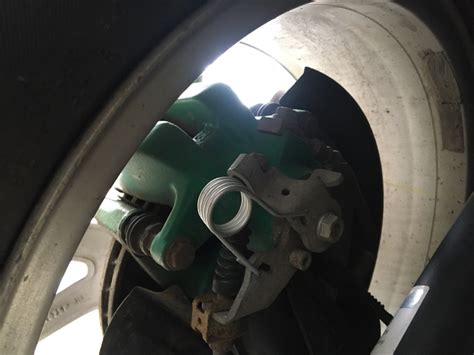 Аксессуар №9: Пружинки ручника. — Skoda Octavia Combi RS A4 Mk1, 1,8 л ...