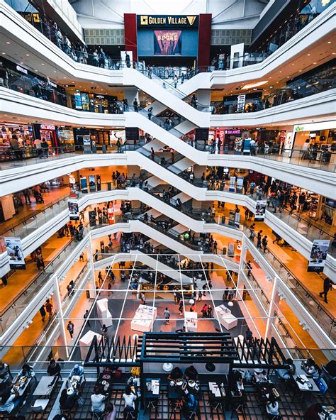 Zig-Zag Staircase at Plaza Singapura | Explorest