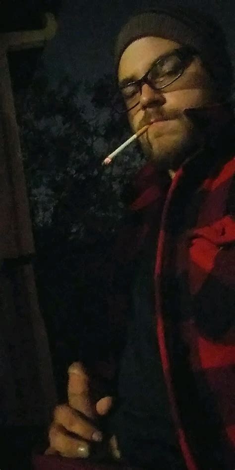 Bored N Horny Late At Night Outside Scrolller