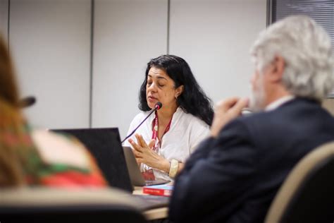 Privatização da educação no Brasil e na América Latina é tema de discussão em atividade