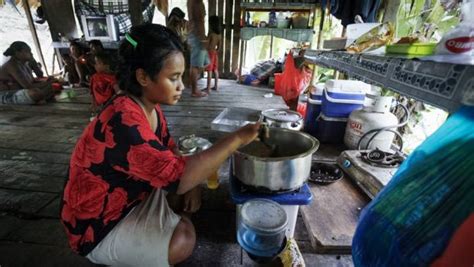 Bare And Blazing Harpers Rose Drummond Shocks The World With Unafraid Raw Vulnerability In Glare news