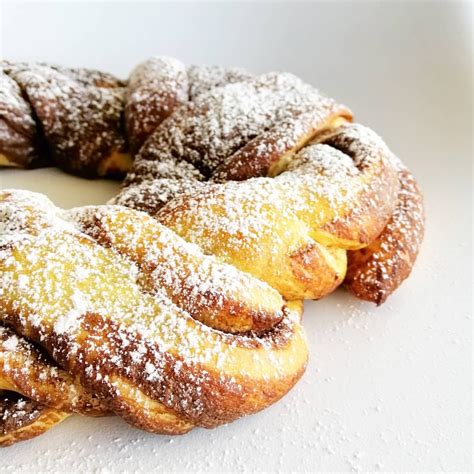 Brioche Au Chocolat En Forme De Couronne