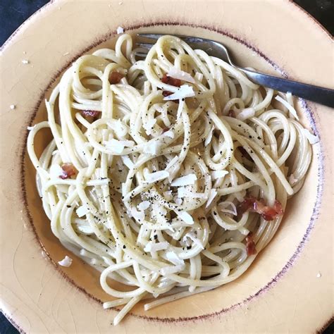 Jesse Brown of CANADALAND makes Spaghetti Carbonara – Sunday Night Dinner