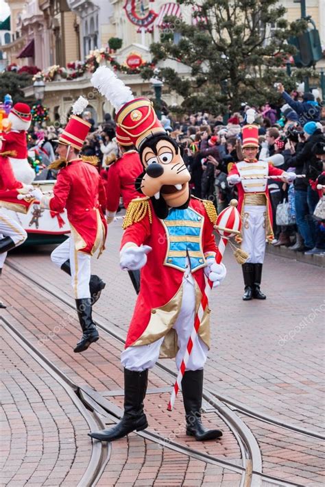 Disney Christmas Parade in Disneyland Paris. – Stock Editorial Photo © bukki88 #73913619