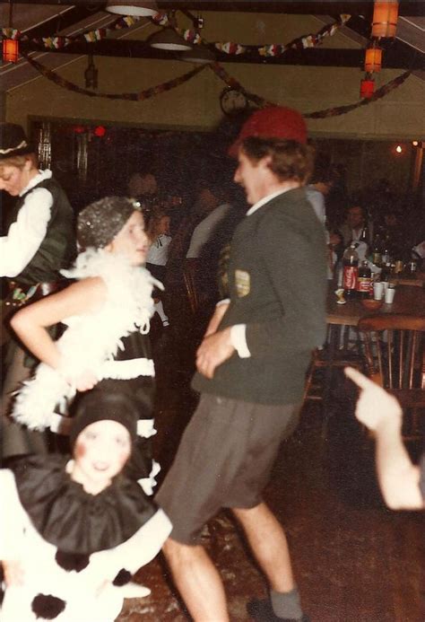 44 Color Snaps That Show How The 1980s New Years Eve Parties Were Like