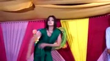 Indian Amateur Dances On The Stage Porn