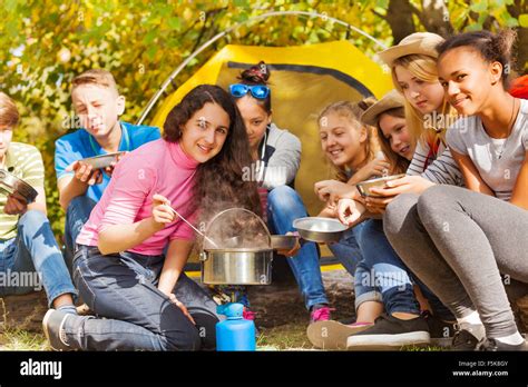 Skulptur Kr He Band Camping Mit Jugendlichen Fahrrad Dramatiker