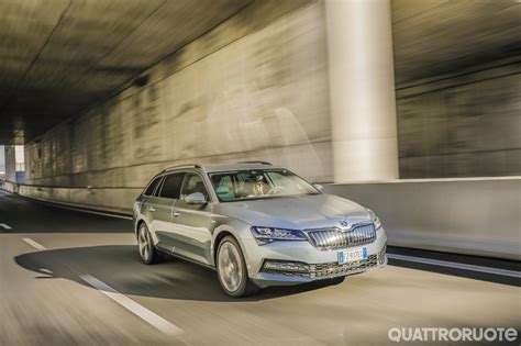 Skoda Superb Dimensioni Interni E Prova Della Wagon Ibrida Plug In