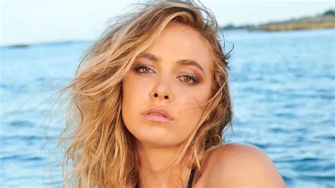 Raine Michaels Turned Heads With These Stunning Si Swim Snaps In The Bahamas