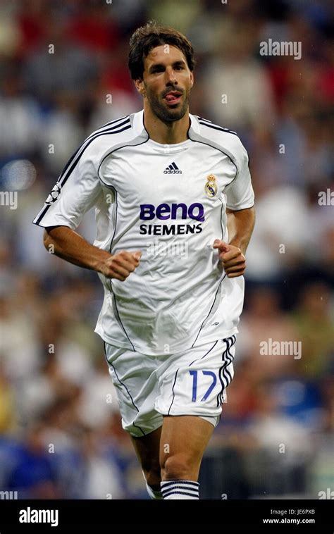 RUUD VAN NISTELROOY REAL MADRID CF THE BERNABEU MADRID SPAIN 26 ...