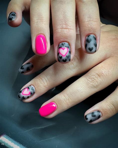 85 Pink And Black Nails: The Perfect Blend of Femininity and Edge