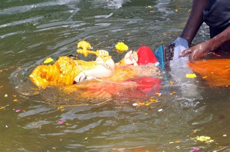 Ganesh Visarjan गणपति बप्पा मोरिया के जयकारों के साथ गजानन की विदाई