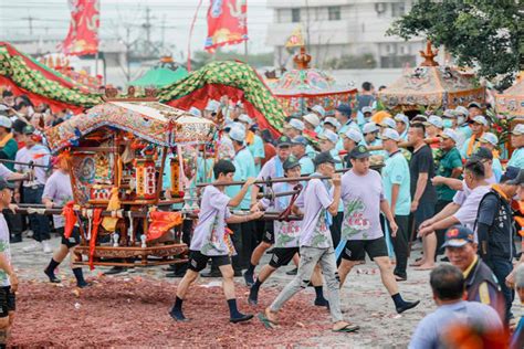 衝水路、迎客王 嘉義新塭嘉應廟百年祭典現場爆擠