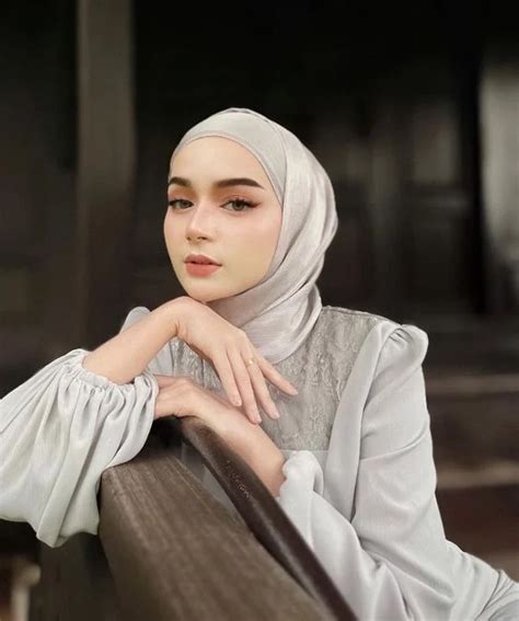 Kerudung Silver Jadi Warna Jilbab Yang Trend Kombinasi Warna Baju Yang