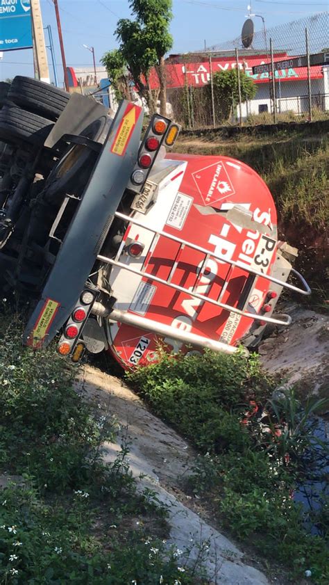 Tanquero Con Gasoil Se Vuelca En Tramo La Vega Santiago