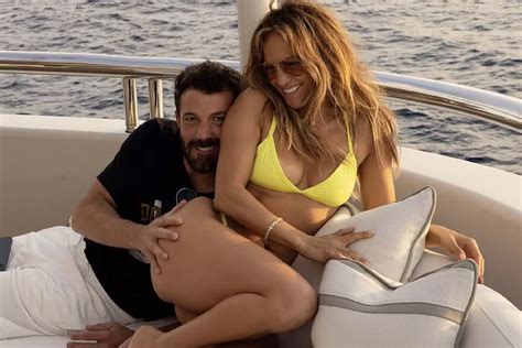 Jennifer Lopez S Impressive Outfit And Passionate Kiss With Ben Affleck