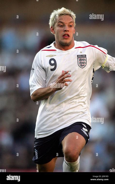 ALAN SMITH ENGLAND MANCHESTER UNITED FC TURF MOOR BURNLEY ENGLAND 25