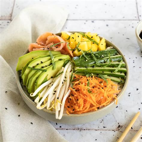 Bunte Pok Bowl Mit Lachs Und Mungobohnensprossen