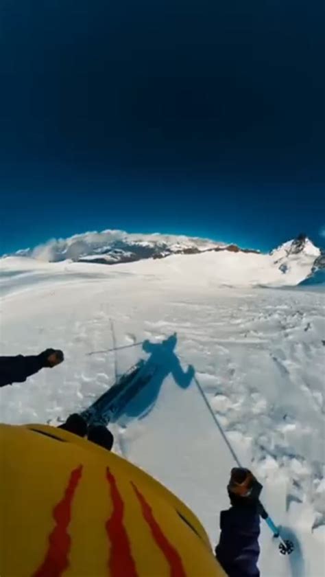 Skier Falls Into Giant Crevasse In French Alps R Damnthatsinteresting