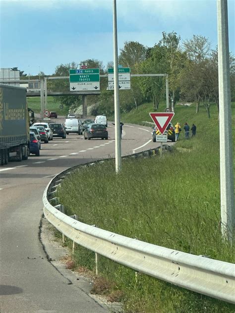 Dijon Une Travers E De Canetons Sur La Rocade Provoque Un Accident