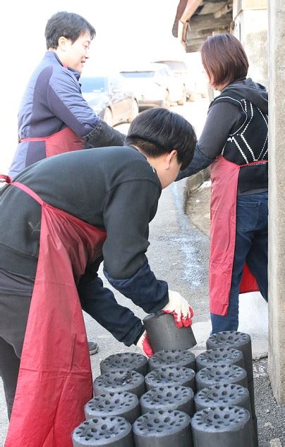 한국도로공사서비스 충북영업센터 연탄나눔 봉사 활동