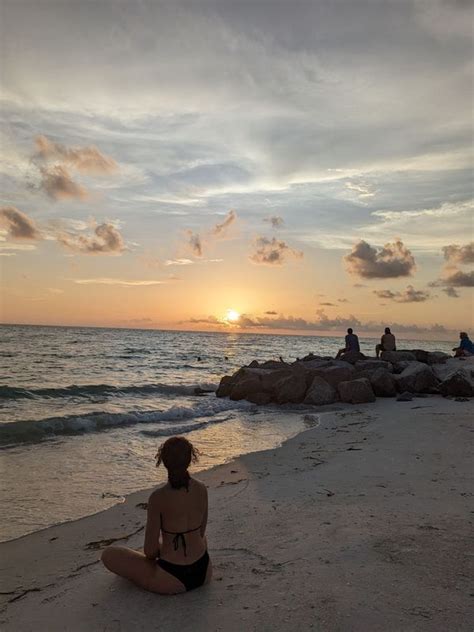 8 Hot Sexy Jana Schneider Bikini Pics