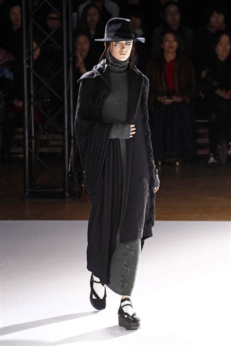 Yohji Yamamoto Ready To Wear Fashion Show Collection Fall Winter 2015