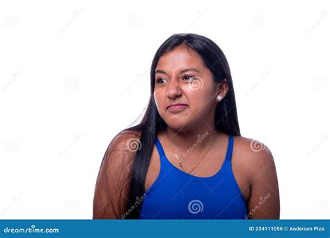 Disgustada Y Repugnante Mujer Negra Frunciendo El Ce O Latina De Piel Negra Con Expresi N