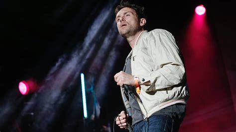 Damon Albarn Medium Length S Throwback Hairstyle Hd Wallpaper Pxfuel