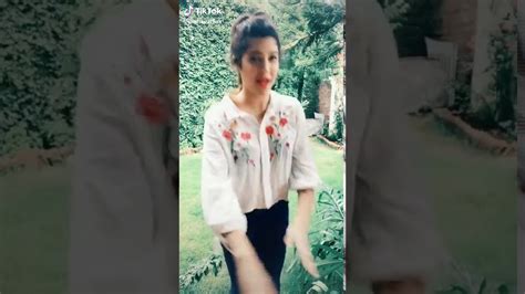 Big Busty Indian Girl Looking Very Hot In Nobra Show YouTube