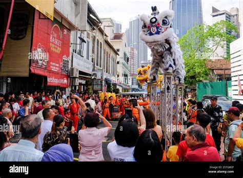 Kuala Lumpur Malaysia 16th Feb 2025 People Observe The Acrobatic