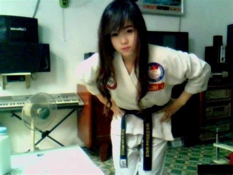 Ảnh chế Náo loạn vì Hot girl tập võ