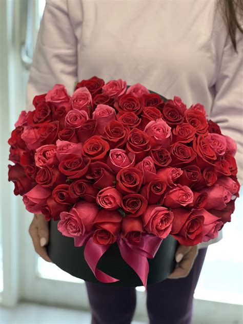 Red And Hot Pink Roses In A Box In Miami Beach Fl Luxury Flowers Miami