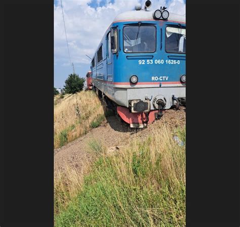 FOTO Nou incident pe calea ferată Două locomotive s au ciocnit la