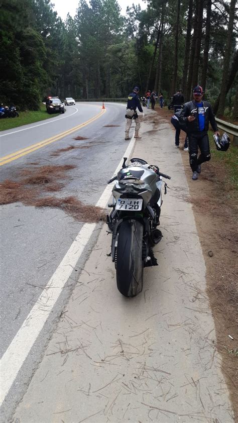 Motociclista De Anos Sai Da Pista E Morre Em Curva Na Br Em