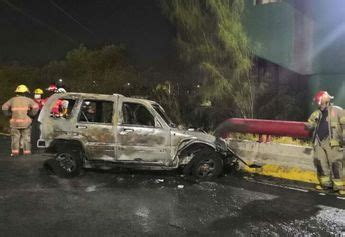 Camioneta Se Incendia Tras Chocar Contra Muro En Monterrey Grupo Milenio