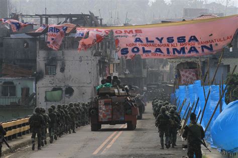 battle scarred marawi structures  remind    war