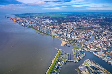 Luftaufnahme Bremerhaven Stadtansicht Am Ufer Des Flu Verlaufes Der