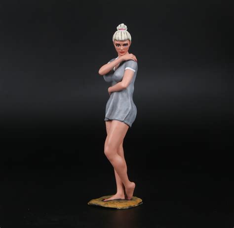 Painted Resin Figure Of Woman A Z Mb Models