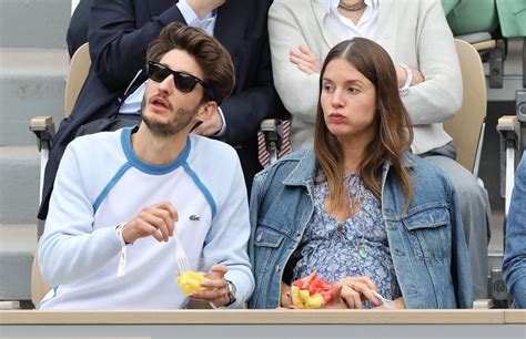 Photo Pierre Niney Et Sa Compagne Natasha Andrews Enceinte De Leur