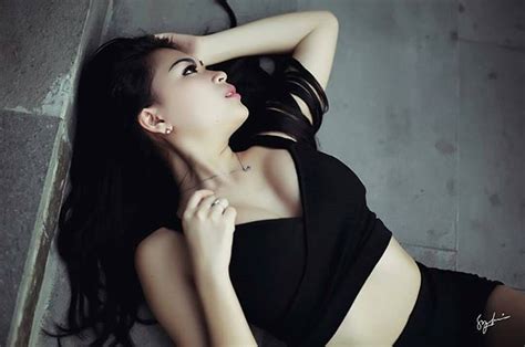 Full Foto Hot Echa Frauen Model Seksi Aduhai Payudara Janda