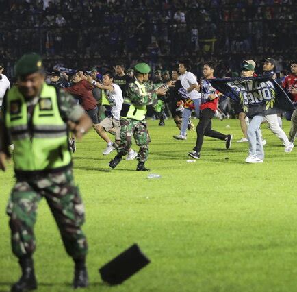 El Salvador Calca Per Entrare Allo Stadio Morti Nove Tifosi