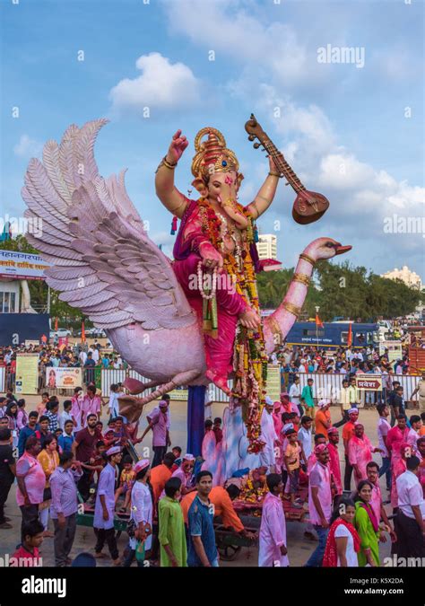 Final Day immersion procession of Ganesh Festival 2017, Mumbai, India ...