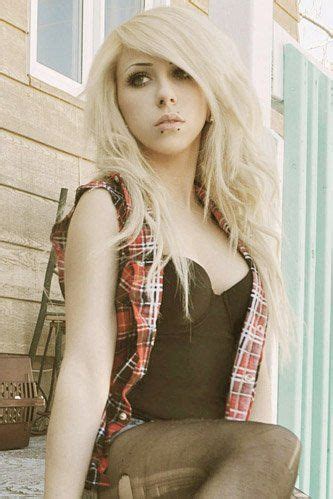 Jade Lavoie Fashion Blonde Graphic Tank Top